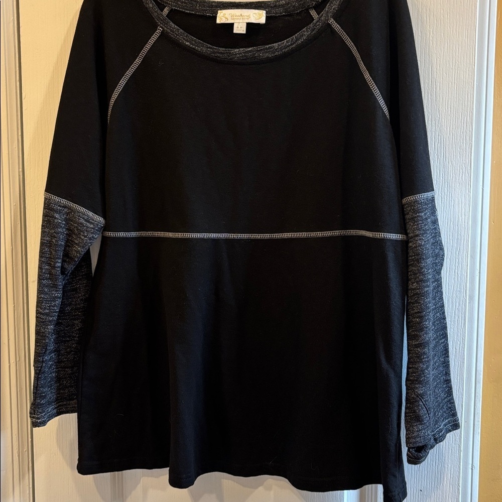 Suzanne Betro Black and Gray Knit Top Long Sleeve with Thumb Holes Size Large